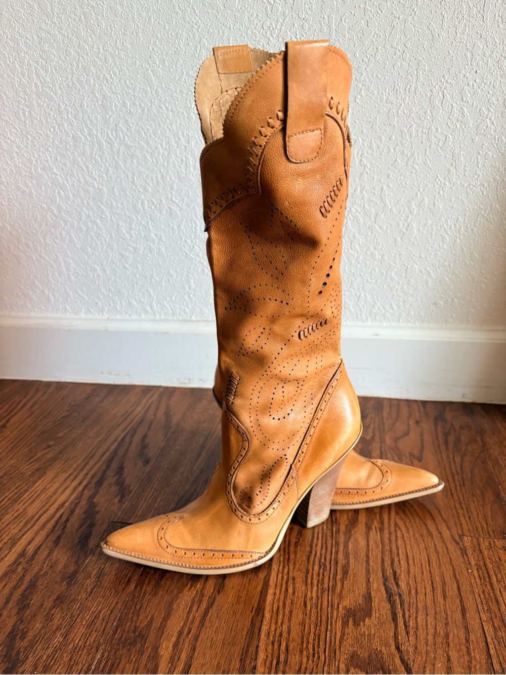 BCBG Niche Leather Western Heeled Perforated Boots Y2k Brown Tan Leather 7.5 - Picture 14 of 16